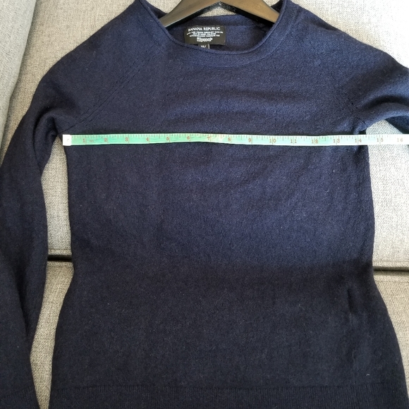 XS Banana Republic Sweater - Picture 10 of 12
